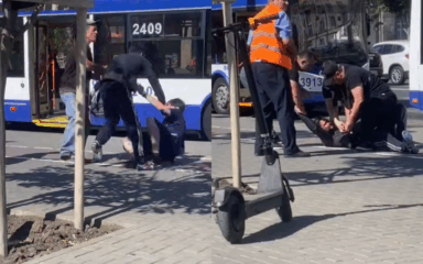 В кишиневском троллейбусе произошла драка между кондуктором и пассажиром