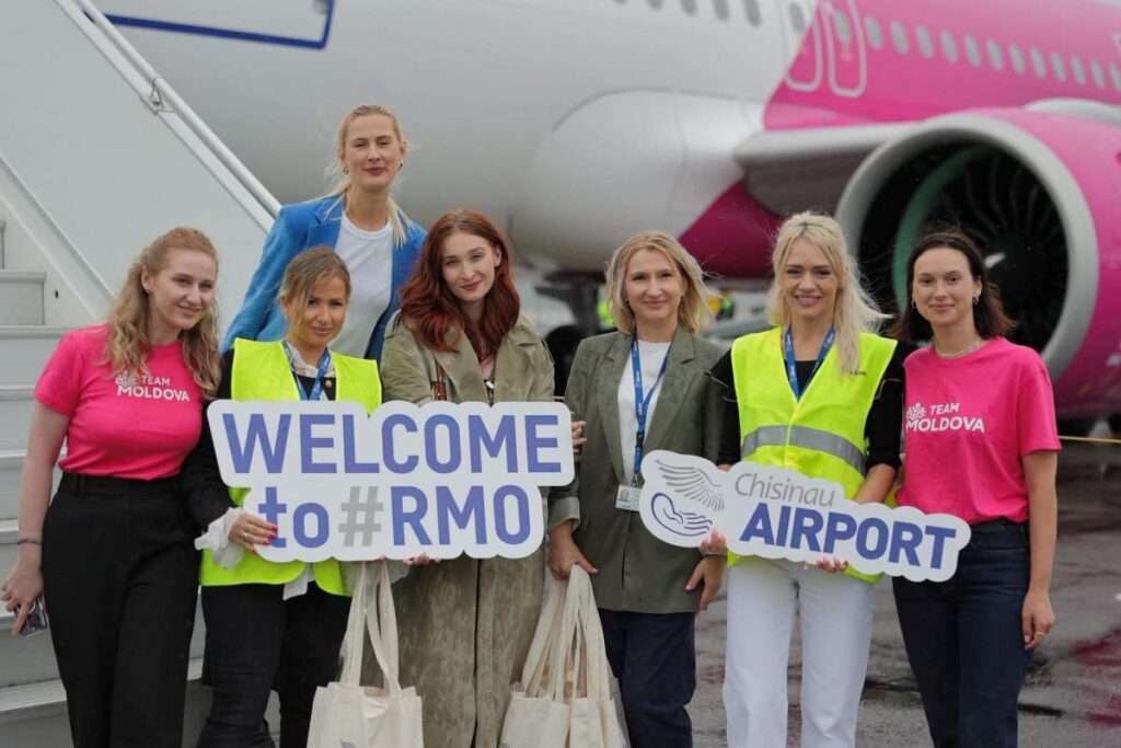 в Международном аэропорту Кишинёва приземлился необычный рейс Wizz Air по проекту LetsGetLost. 135 итальянцев прилетели в Молдову.