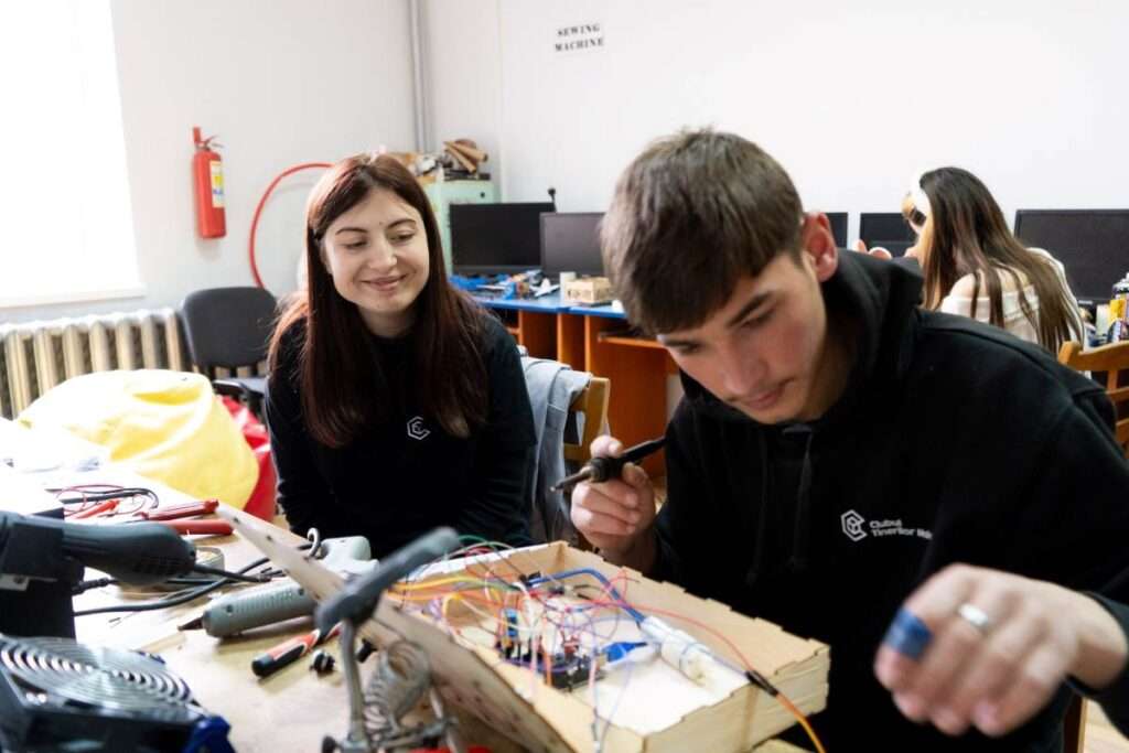 Клуб молодых мастеров (Youth Maker Club) приглашает подростков и студентов, увлечённых технологиями, на бесплатные курсы в Кишинёве, Бельцах, Кагуле и Унгенах.