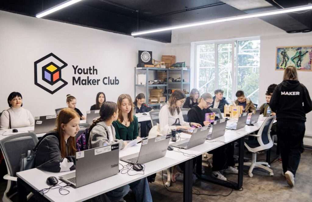 Клуб молодых мастеров (Youth Maker Club) приглашает подростков и студентов, увлечённых технологиями, на бесплатные курсы в Кишинёве, Бельцах, Кагуле и Унгенах.