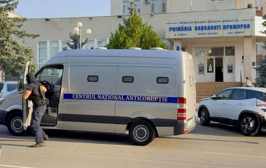 Национальный центр по борьбе с коррупцией проводит обыски в мэрии Комрата по делу партии Влах
