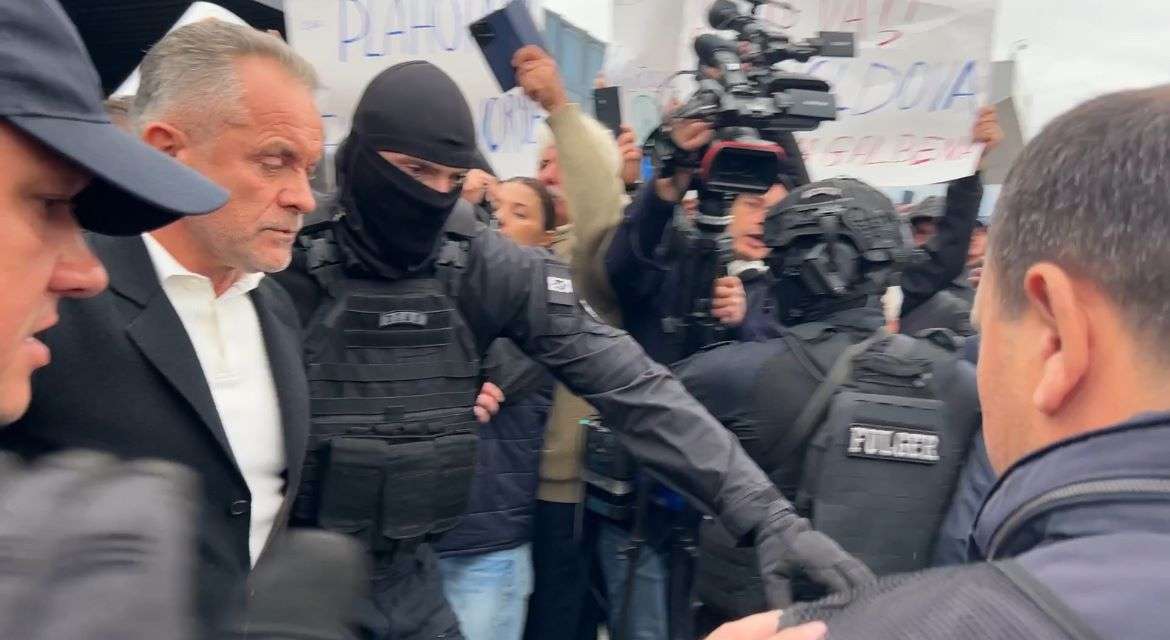 Владимир Плахотнюк отказался от участия в двух судебных заседаниях 26 сентября из-за “проблем со здоровьем”.