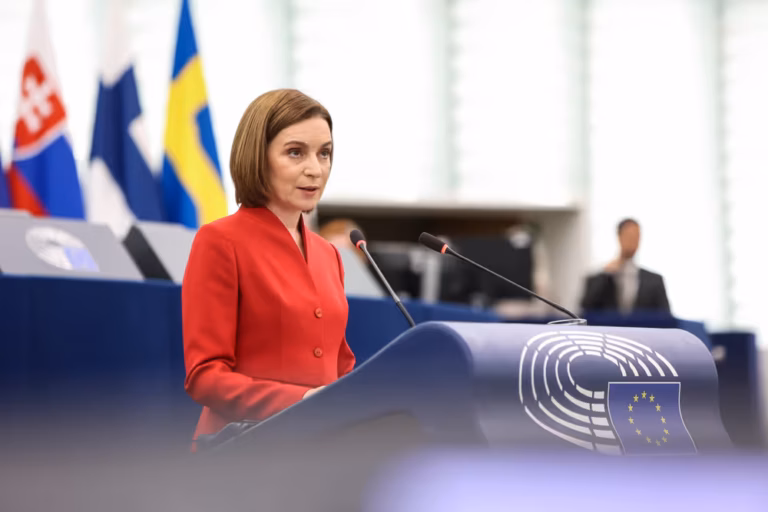 Майя Санду выступает перед Европарламентом в Страсбурге