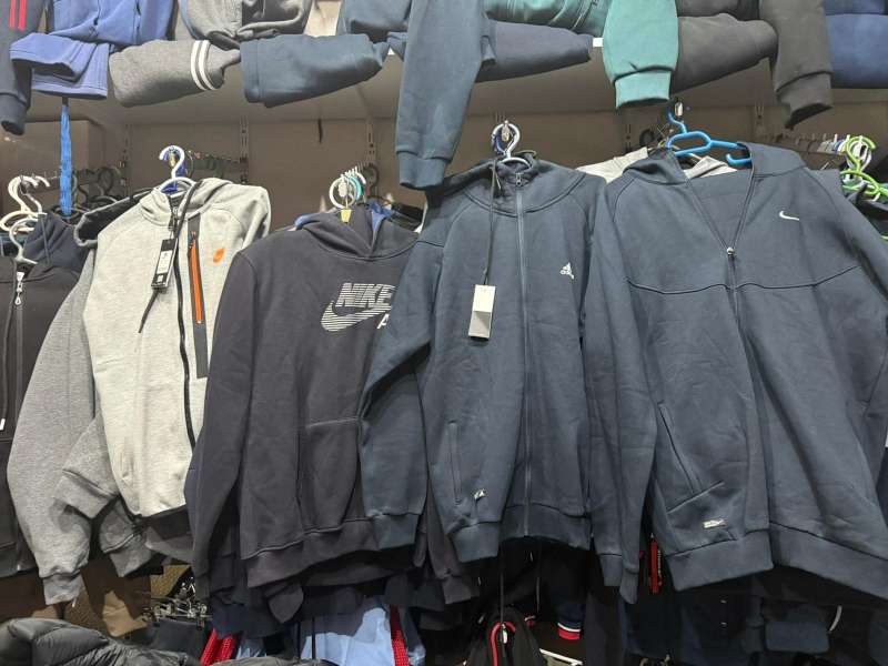 В Чадыр-Лунге таможенники изъяли в двух магазинах контрафактную одежду и обувь [ВИДЕО]