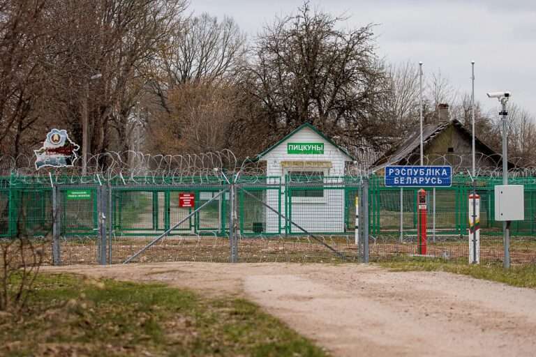 Литва снова закрыла границу с Беларусью из-за воздушных шаров с контрабандой