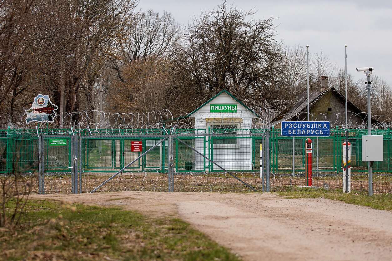 Литва снова закрыла границу с Беларусью из-за воздушных шаров с контрабандой