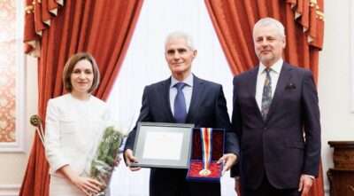 Врач, водитель скорой и деятели культуры из Гагаузии получили награды от Майи Санду
