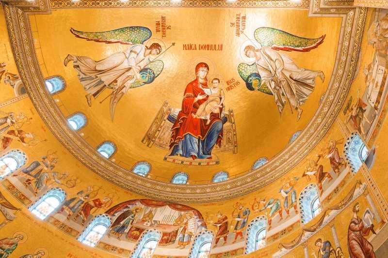 Национальный собор в Бухаресте, известный как Кафедральный собор спасения народа, является главным храмом Румынской православной церкви