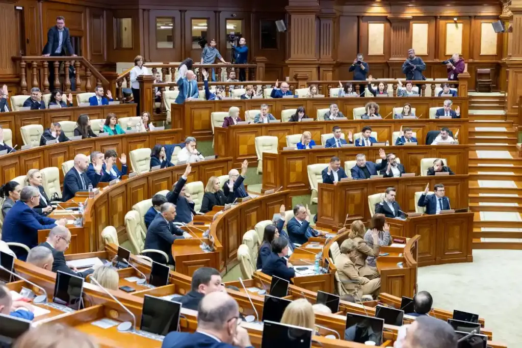 Парламент Молдовы сформировал постоянные комиссии