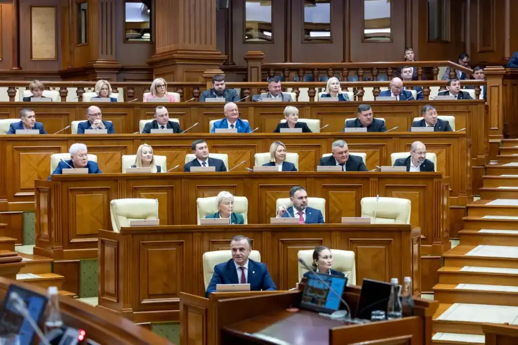 Парламент Молдовы сформировал постоянные комиссии
