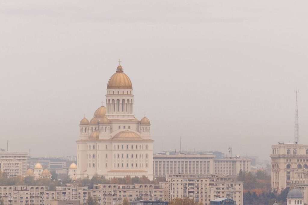 Национальный собор в Бухаресте, известный как Кафедральный собор спасения народа, является главным храмом Румынской православной церкви