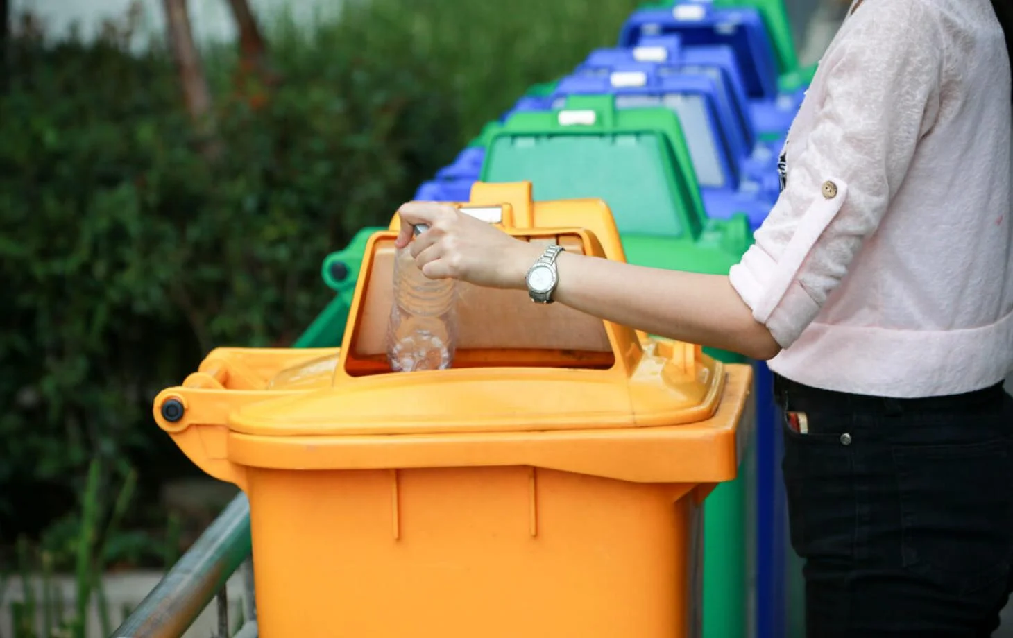 Жителям Гагаузии предлагают высказаться о сборе мусора в автономии