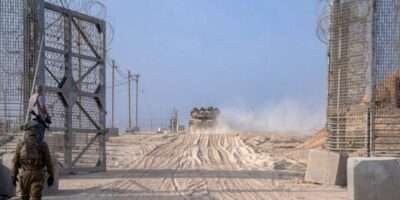 премьер-министр Израиля Биньямин Нетаниягу распорядился остановить наступательные военные действия в Секторе Газа