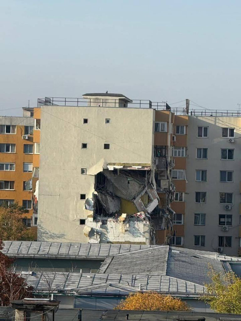 Мощный взрыв в жилом доме в Бухаресте: двое погибших и 13 пострадавших