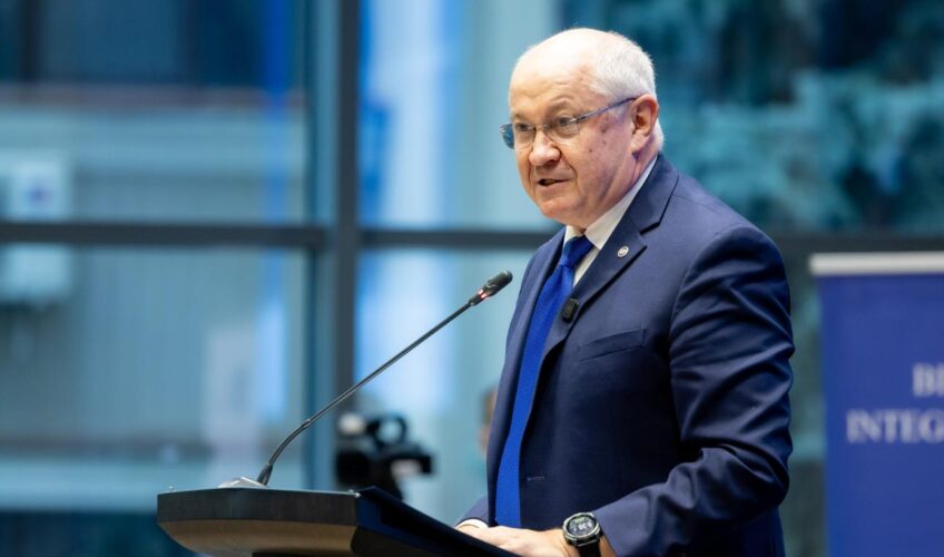 Зарплаты бюджетников вырастут, пенсии проиндексируют: премьер о планах правительства