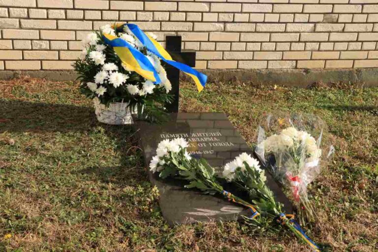 В гагаузской Авдарме почтили память жертв Голодомора и открыли выставку о советском геноциде украинцев