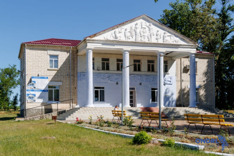 В Конгазчике благоустраивают территорию вокруг Дома культуры по программе «Европейское село»