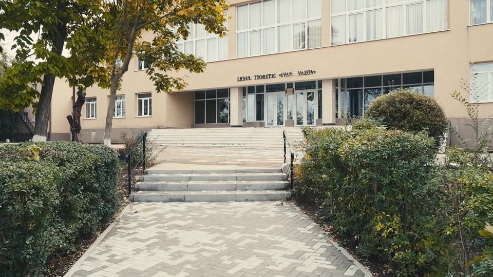 В лицее Тараклии открыли современный компьютерный класс при поддержке Болгарии