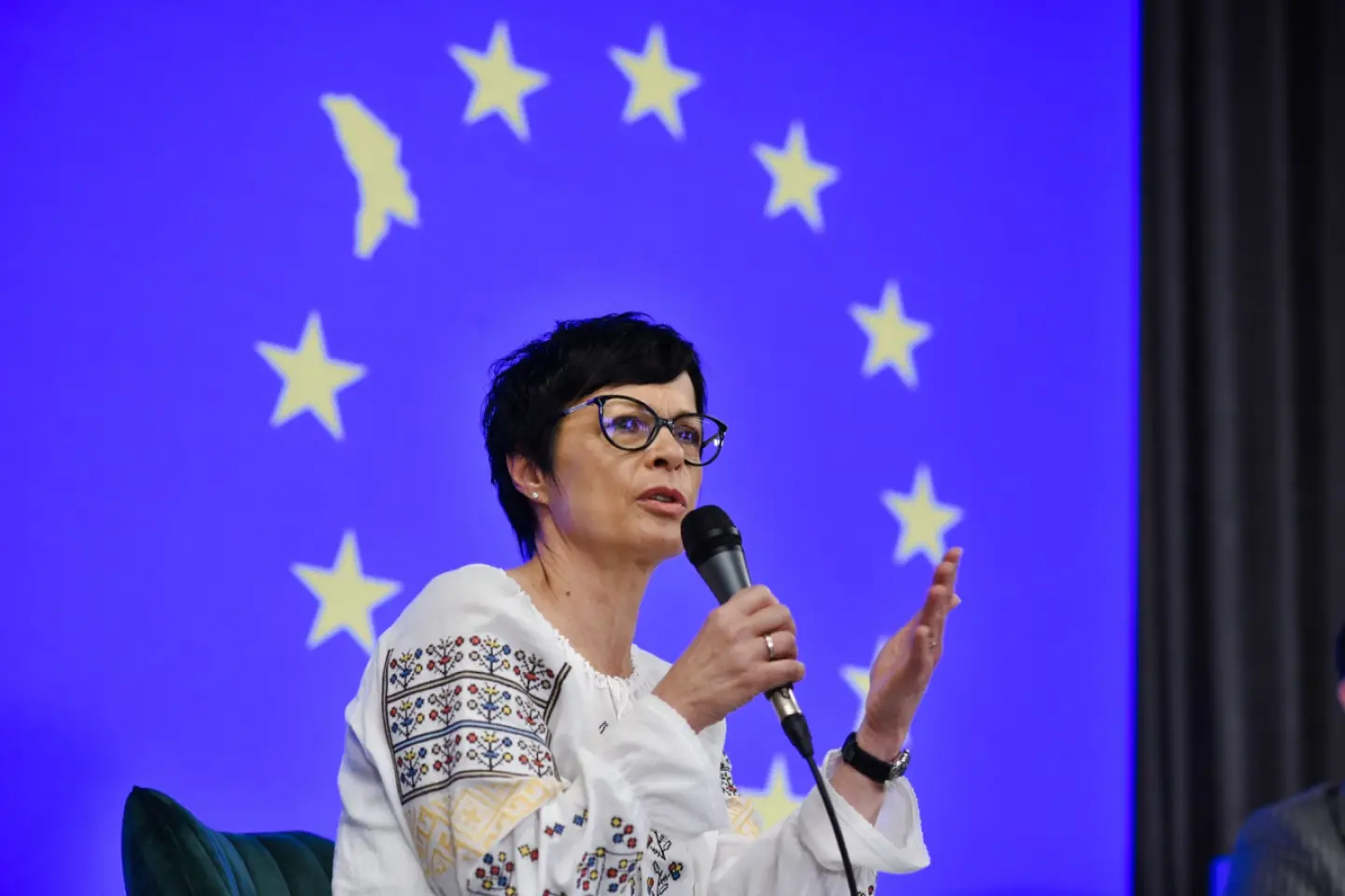 ЕС может открыть все переговорные кластеры по вступлению Украины в июле