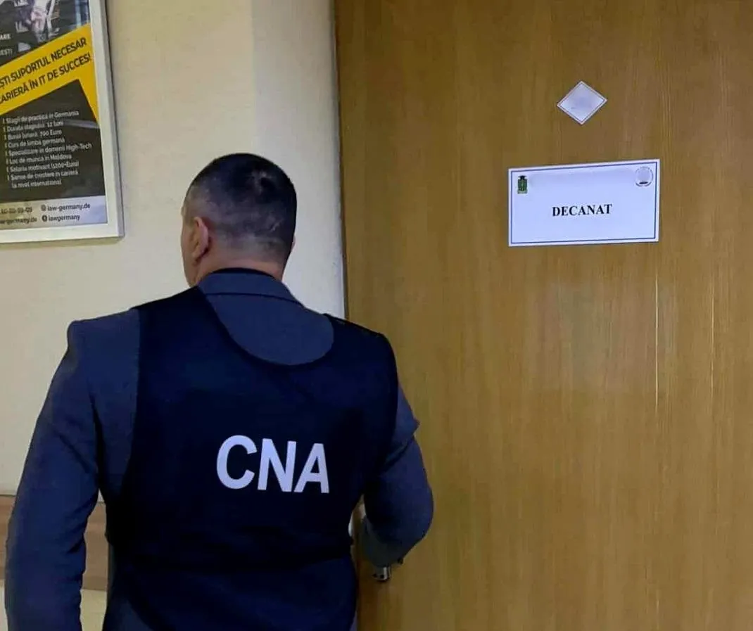 У декана Госуниверситета Молдовы прошли обыски по делу о торговле дипломными