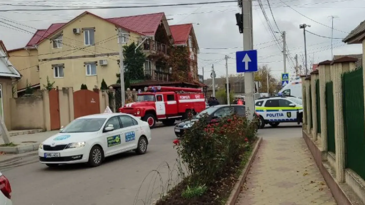 Пожар в центре Комрата: загорелось двухэтажное здание магазина