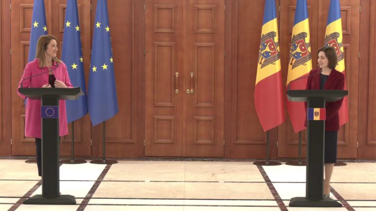 Роберта Метсола и Майя Санду на пресс-конференции, 7 ноября