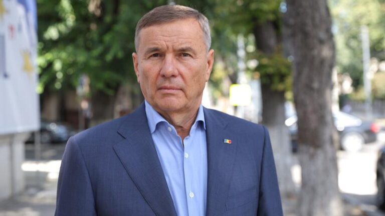 Бывший министр обороны Молдовы Валериу Плешка оказался среди фигурантов дела о незаконном финансировании партии