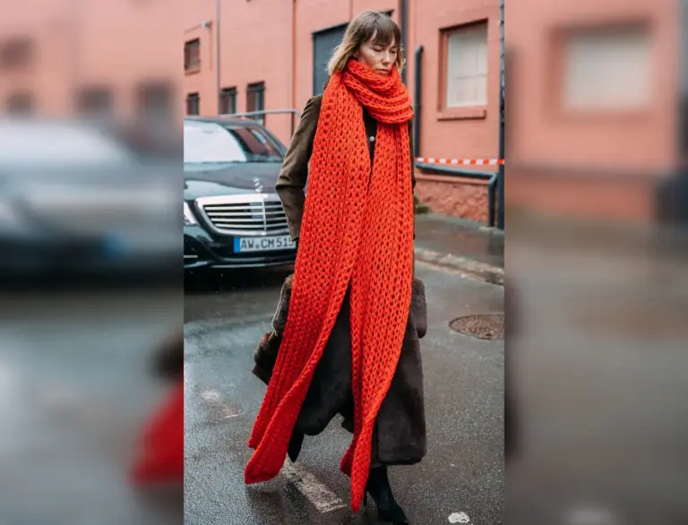 Как носить длинный шарф