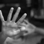 В школе в Цынцаренах расследуют нападение 15-летнего подростка на одноклассницу