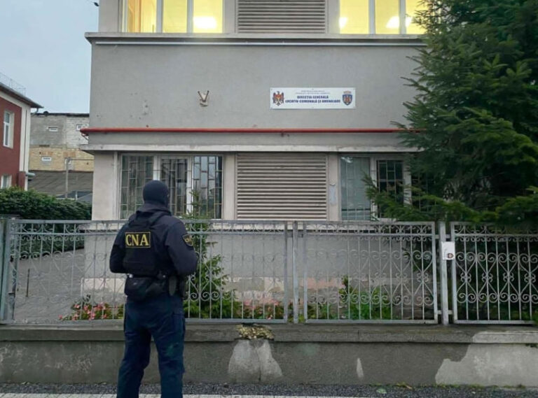 Главу жилищного управления мэрии Кишинёва подозревают в коррупции