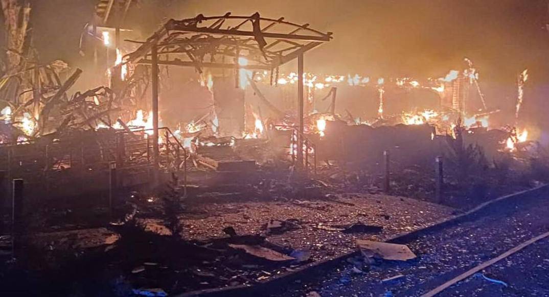 Глава Одесской областной военной администрации Олег Кипер сообщил, что в результате российских атак погиб один человек, двое получили ранения.
