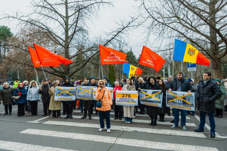 Протест социалистов против реорганизации школ