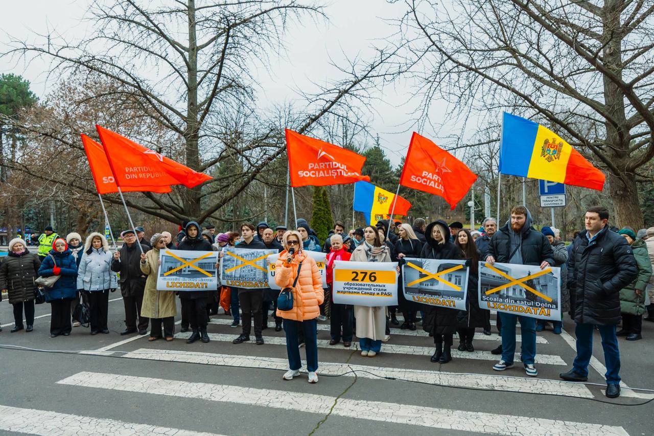 Протест социалистов против реорганизации школ