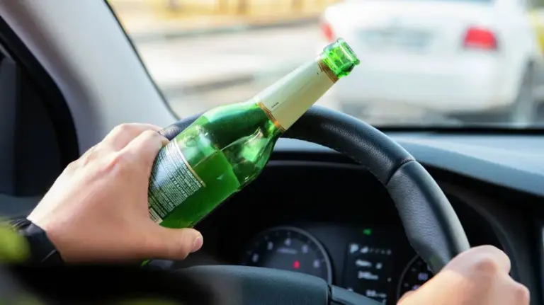 В Молдове у водителя конфисковали Mercedes за пьяную езду