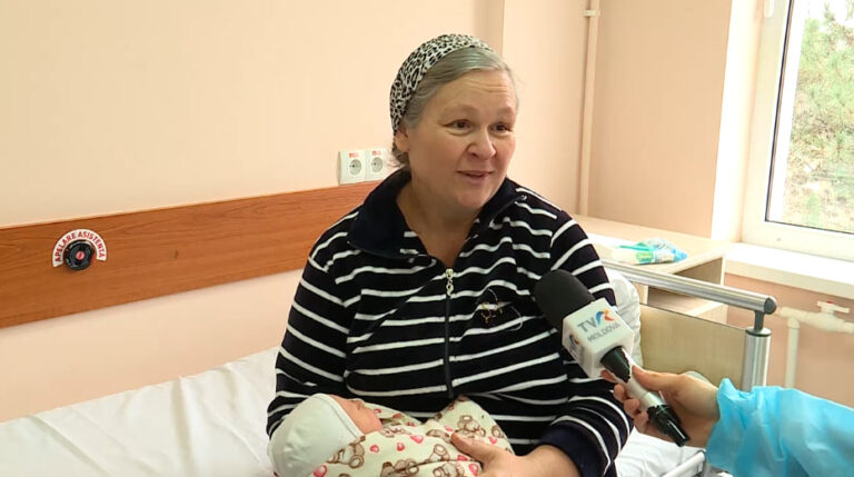 В Кишинёве 48-летняя женщина родила своего 14-го ребёнка