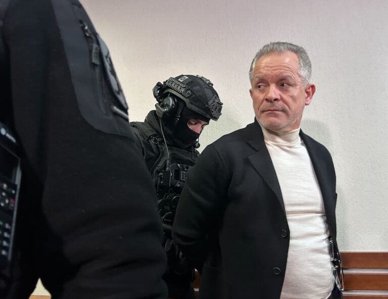 Плахотнюк