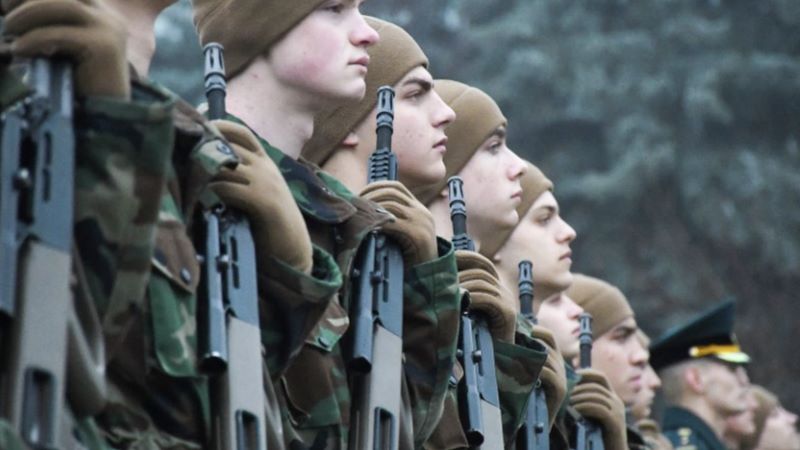 Молдова отказывается от автоматов Калашникова: армия переходит на стандарты НАТО