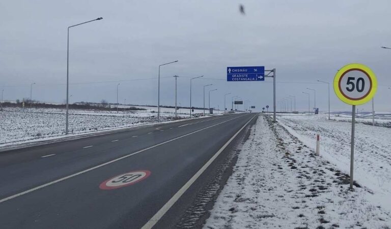 Дороги Молдовы после снегопада: серьёзных проблем на трассах нет