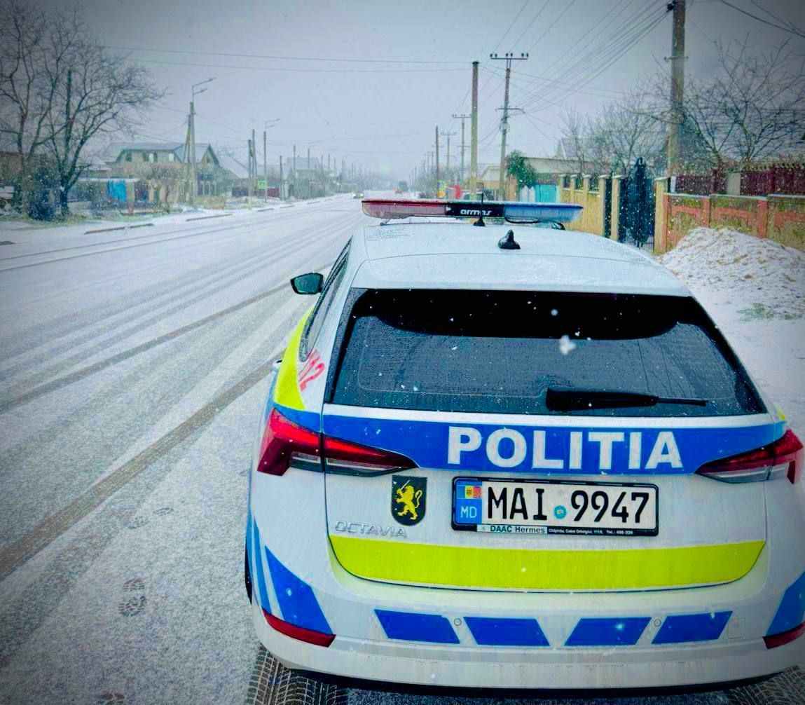 Полиция призывает водителей проявлять осторожность в пути.