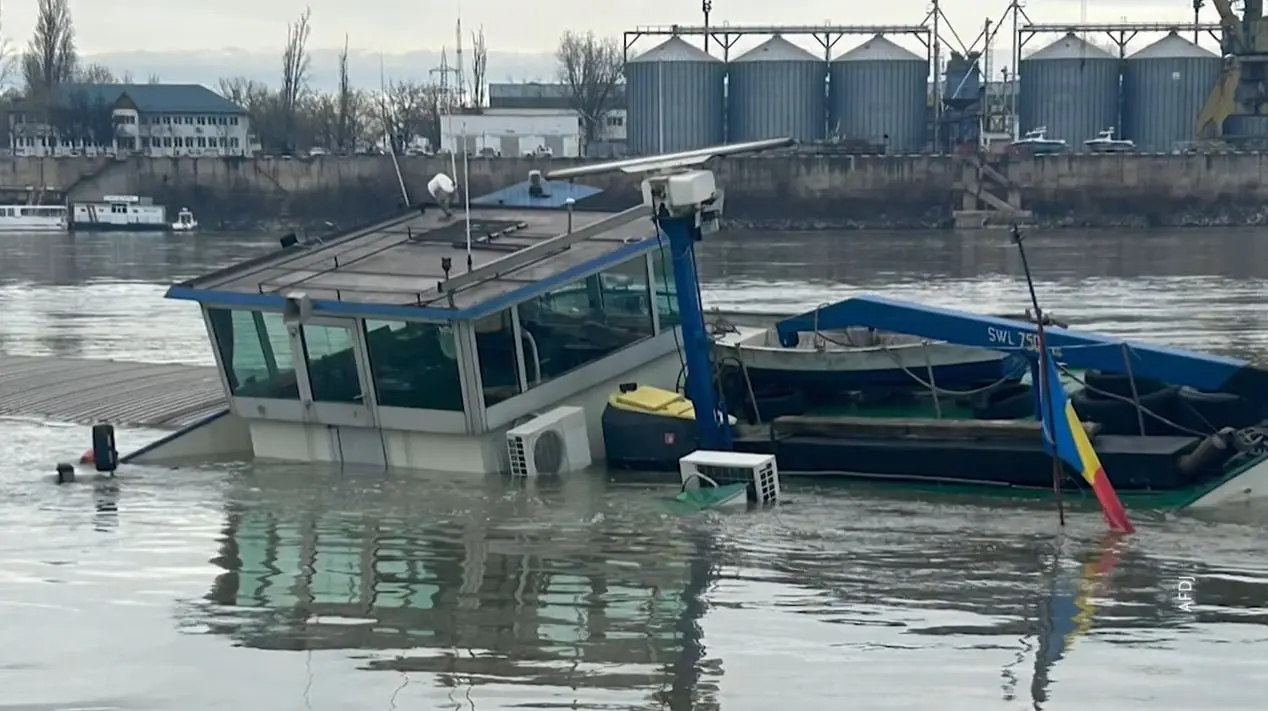 Два судна с химудобрениями затонули на Дунае у румынского города