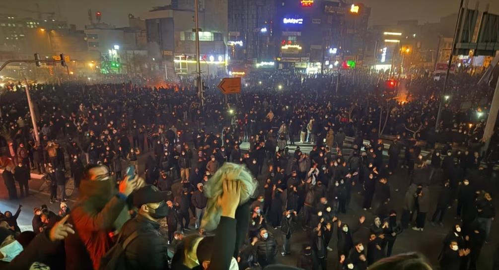 Вечером 9 января и в ночь на 10 января массовые протесты вновь прошли во многих городах Ирана.