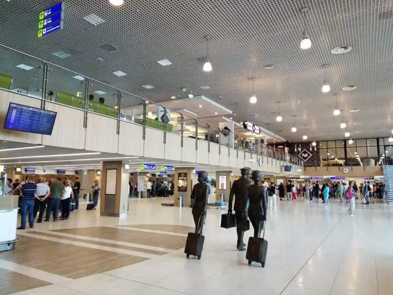 Жители Молдовы должны платить за покупки в аэропорту Кишинёва только леями