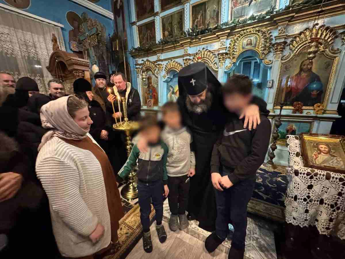что происходит с детьми в церкви Деренеу