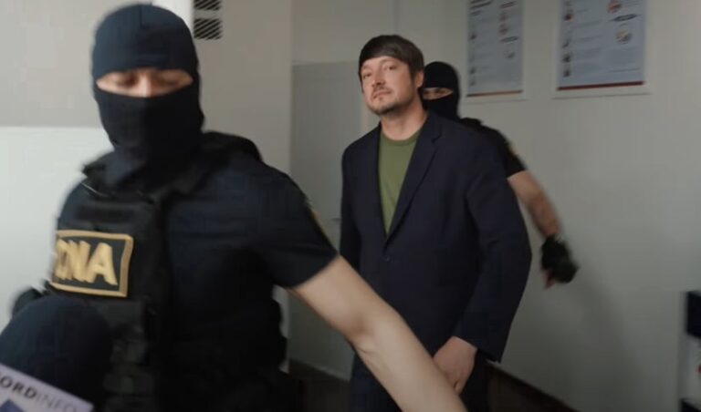 Экс-глава Таможенного бюро Центр предстанет перед судом по делу о взятках