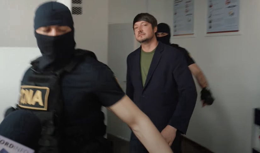Экс-глава Таможенного бюро Центр предстанет перед судом по делу о взятках