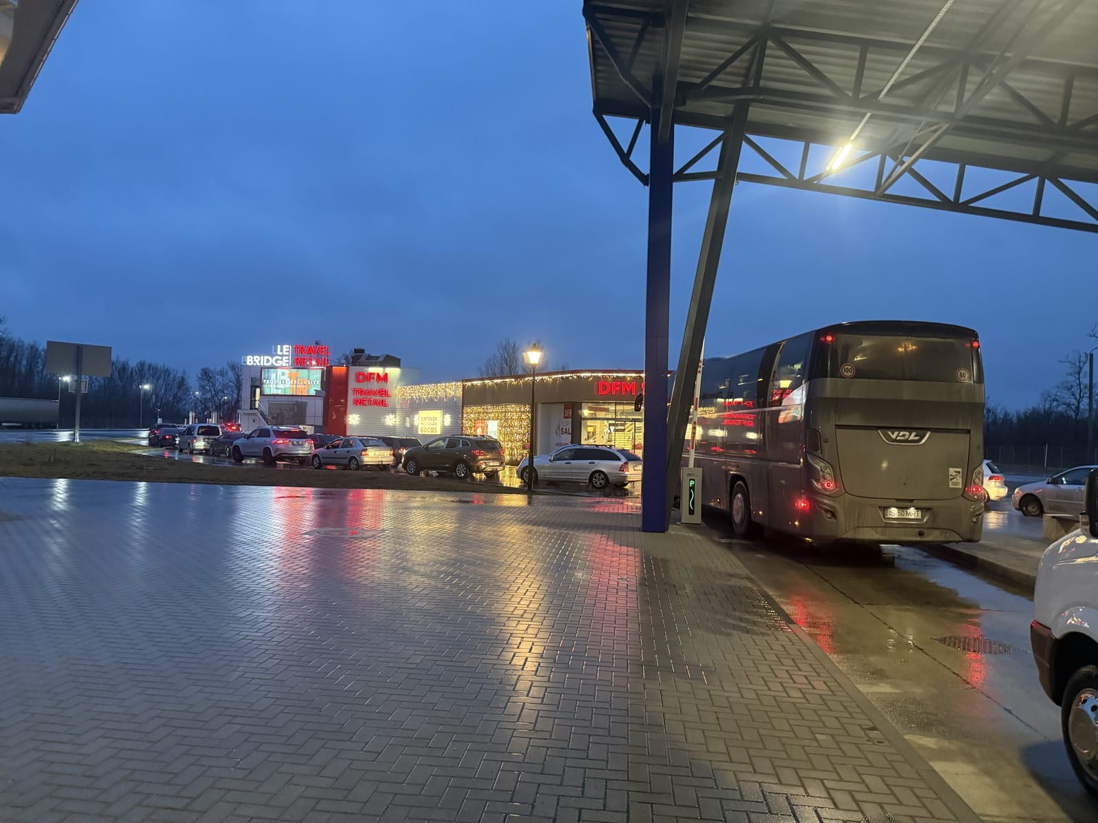 Пробка на КПП Скулены