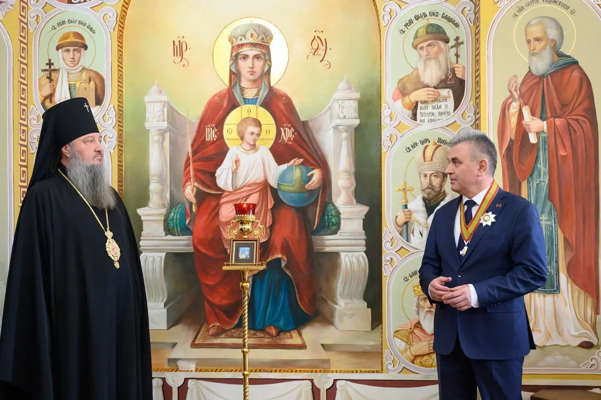 Патриарх Кирилл наградил Красносельского орденом за развитие отношений церкви и «государства»