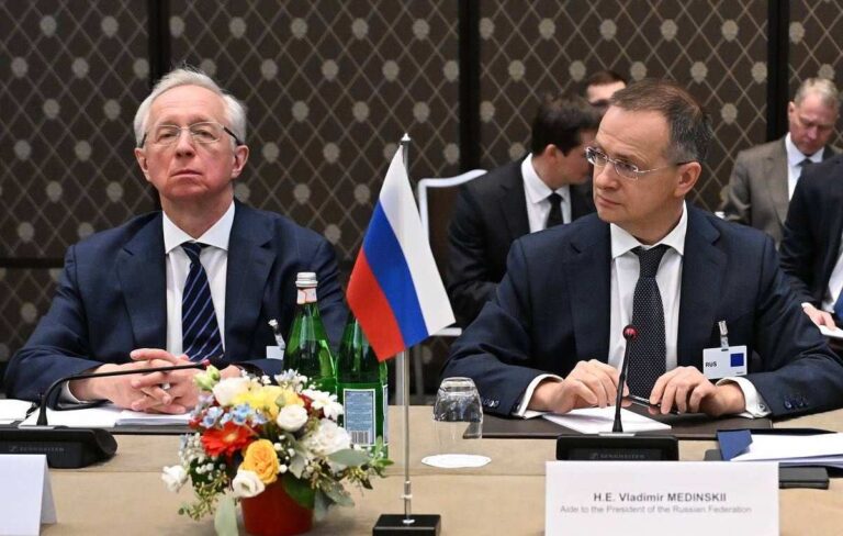 Россия может выйти из переговоров с Украиной: Москва требует Донецкую область — Bloomberg
