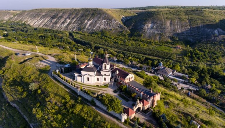 Отпуск за счет государства: в Молдове утвердили правила использования ваучеров на отдых