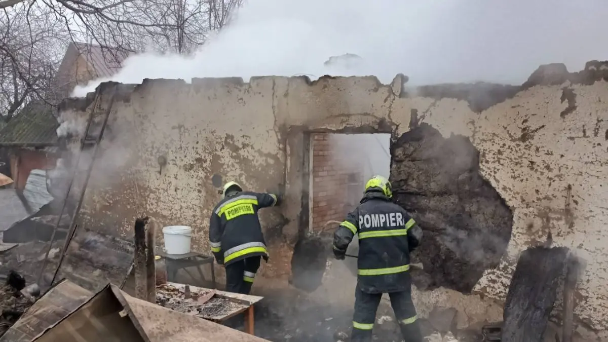 Пожар в Яловенском районе: спасатели шли на помощь пешком